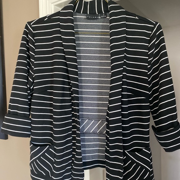 Tribal black and white blazer - Picture 2 of 4